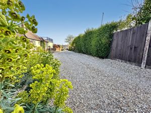 KINGS HEAD COURT- click for photo gallery